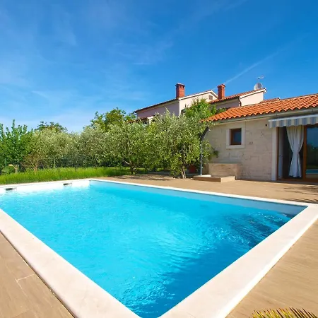 Family Friendly House With A Swimming Pool Valbandon, - 20772 Holiday home *