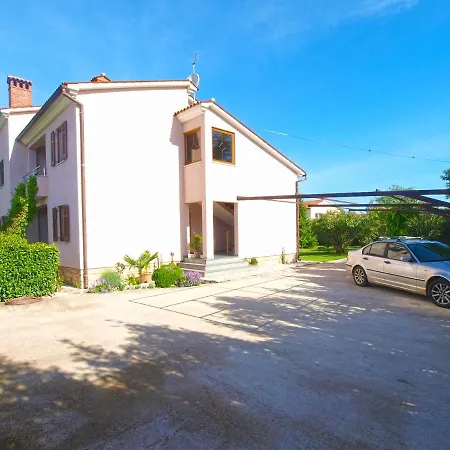Family Friendly House With A Swimming Pool Valbandon, - 20772 Holiday home Fazana