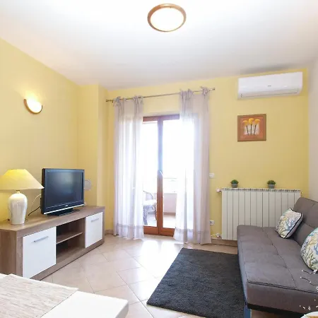 Family Friendly House With A Swimming Pool Valbandon, - 20772 *