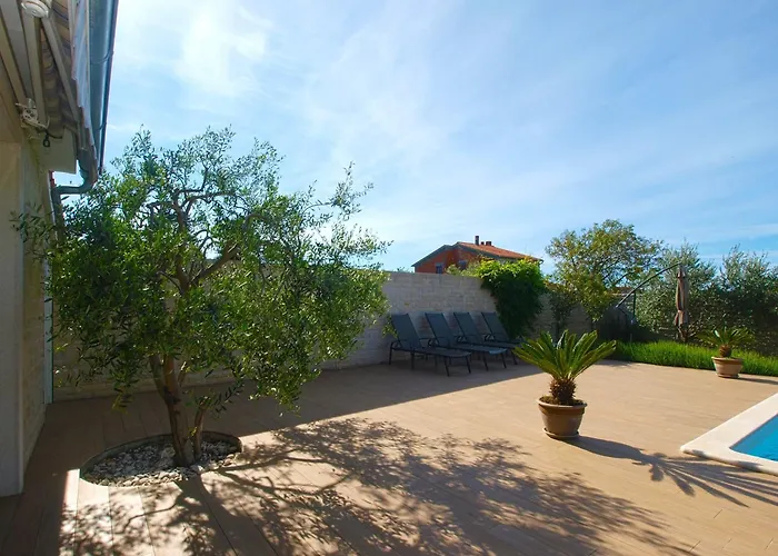 Family Friendly House With A Swimming Pool Valbandon, - 20772 Ferienhaus *